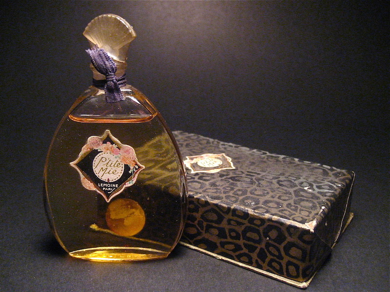 パリの香水商によるアンティークの香水瓶