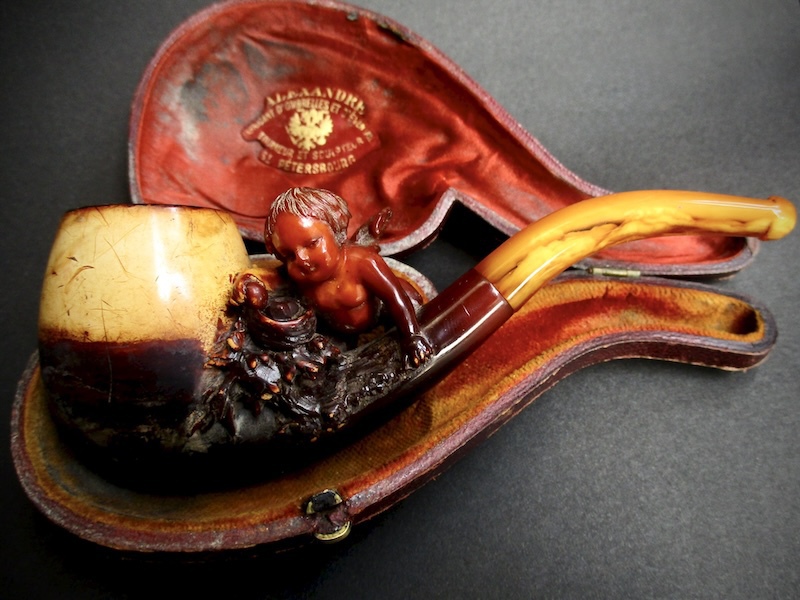 彫刻装飾の金属製アンティークボックスとライターとパイプセット アンティークのメシャムパイプ〜白き女神