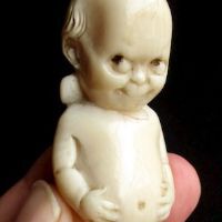 牙彫刻キューピー人形